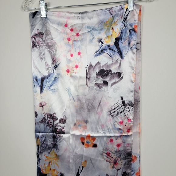 Women's Silver Metallic Gray Floral Design Silk Feel Polyester Scarf 62x28 Inch - Picture 8 of 12